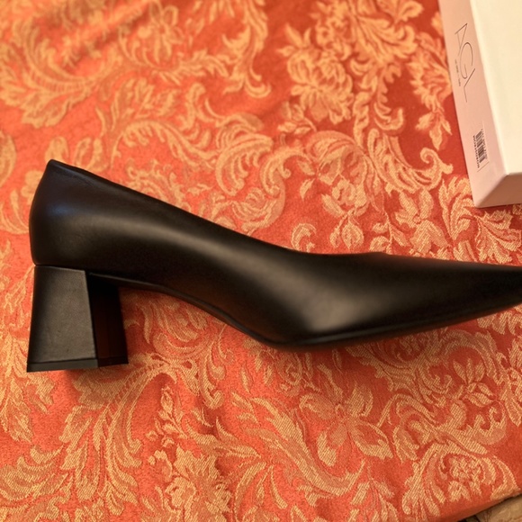 AGL - Tracy Block Heels NIB - NEW - size 10 1/2. Reg $398. Black. - Picture 6 of 9